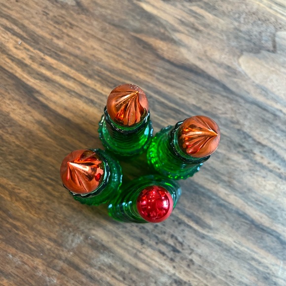 4 nostalgic Avon, cologne, decanters shaped like Christmas trees, and candles - Picture 5 of 5